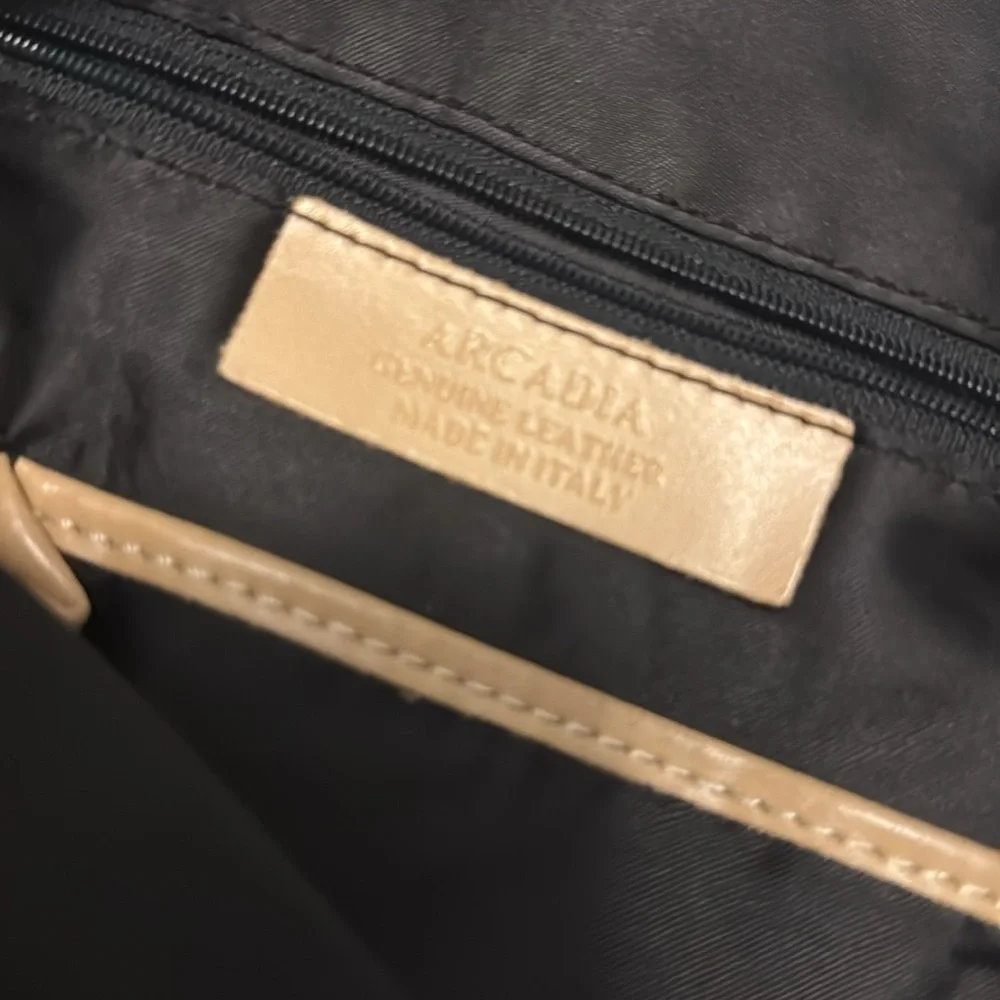 Black leather Arcadia bag. Euc - Picture 5 of 7